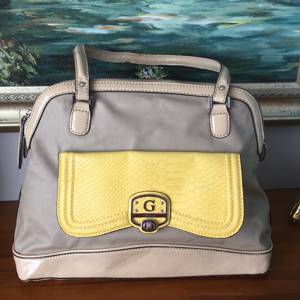Guess Shoulder Bag